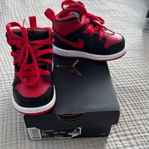 Nike Jordan 1 Mid (TD) baby toddler size 5c (black & red) EUC